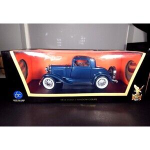 Lucky Die Cast 1932 Ford 3-Window Coupe 1/18 Road Signature Collection 32292